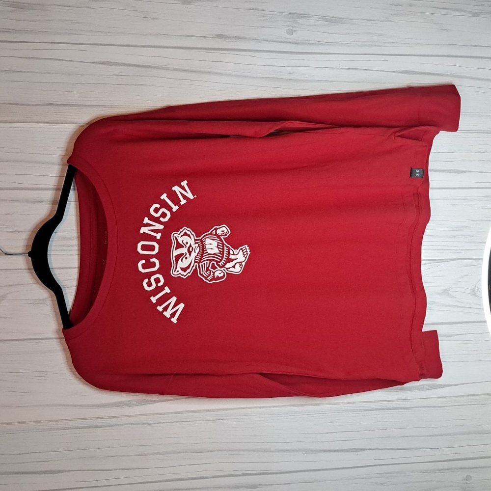 Under Armor Wisconsin Bucky Badger Long Sleeve Tee Size Women's SM NWT